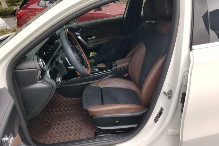 Used Mercedes-Benz A-Class 2021 A 200 L Sport Sedan Fashion Model
