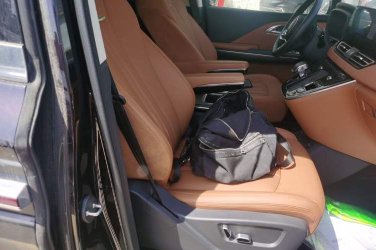 Used Hongqi HQ9 PHEV 2024 2.0T Four-Wheel Drive Business Edition
