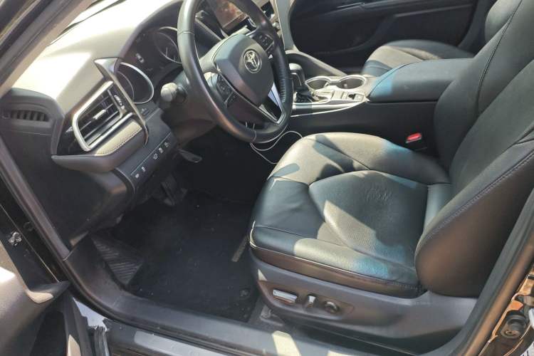 Used Toyota Camry 2021 2.0G Luxury Edition
