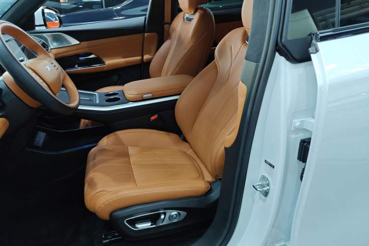 Used XPeng G9 2025 625 Long-Range Max Left Front Seat