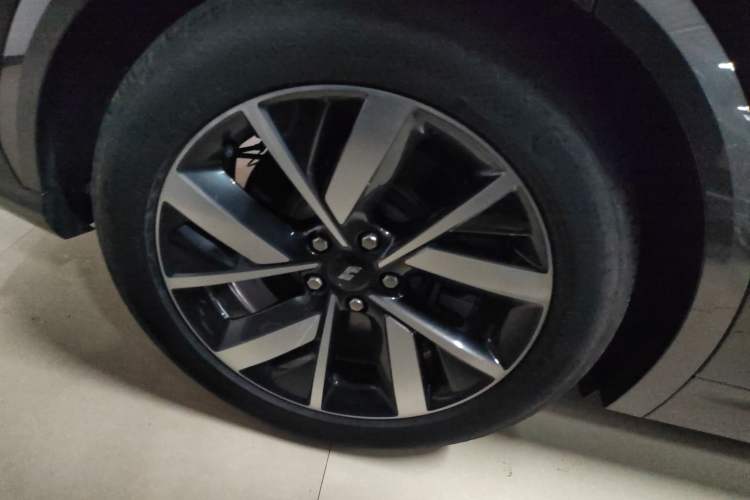 Used Li Auto L7 2023 Pro Model Right Rear Wheel Hub