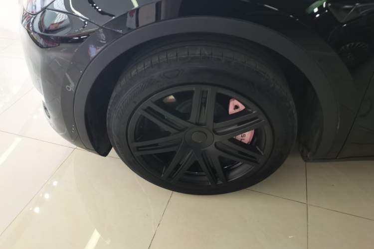 Used Tesla Model Y 2023 Long-Range All-Wheel-Drive Version Left Front Wheel Hub