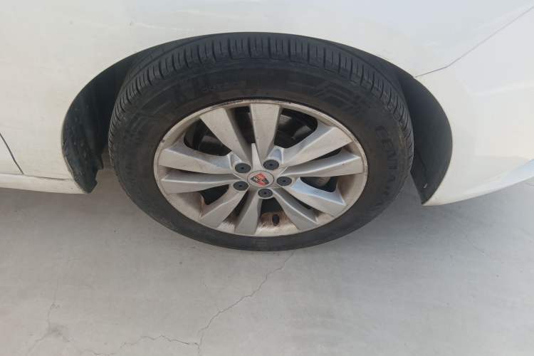 Used Roewe 360 2015 1.5L Automatic Luxury Edition Right Front Wheel Hub
