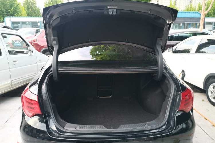 Used GAC Trumpchi GA6 2016 235T Manual Elite Edition Trunk