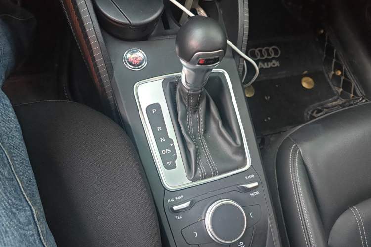 Used Audi Q2L 2022 35 TFSI Advanced Style Edition Gear Lever