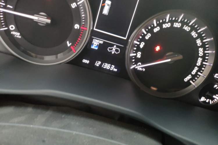 Used Toyota Land Cruiser 2018 5.7L VX-S 7-Seater Middle East Version Odometer Close Up