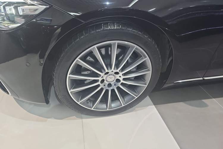 Used Mercedes-Benz S-Class 2023 Updated S 400 L Business Version Left Front Wheel Hub