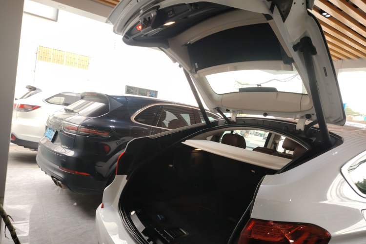 Used BMW 5 Series GT 2014 528i Leading Model
