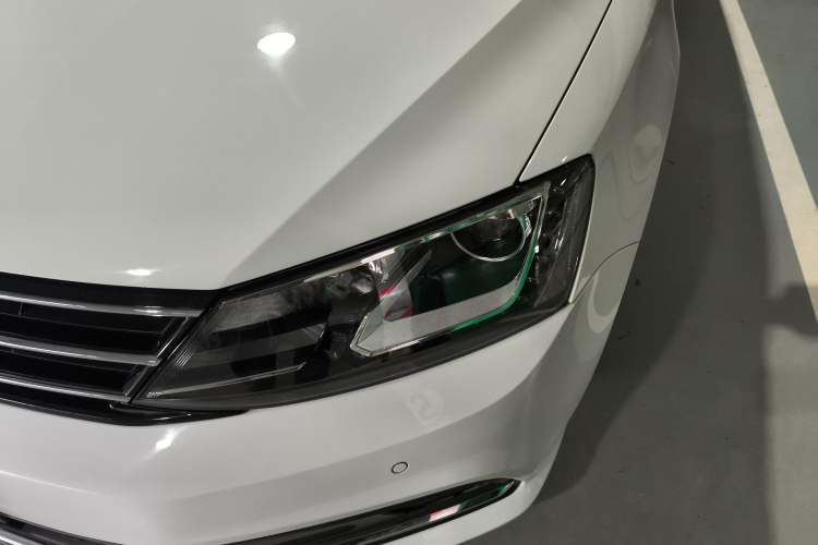 Used Volkswagen Sagitar 2015 230TSI Automatic Luxury Model
