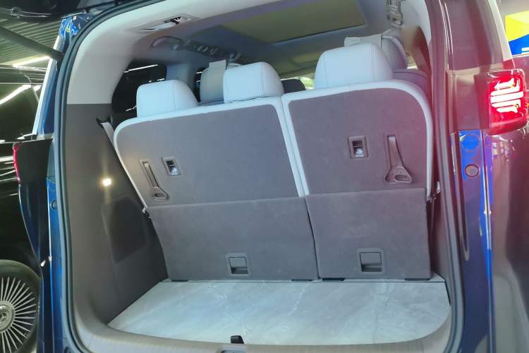 Used Denza D9 2022 EV 600 Four-Wheel Drive Flagship Model