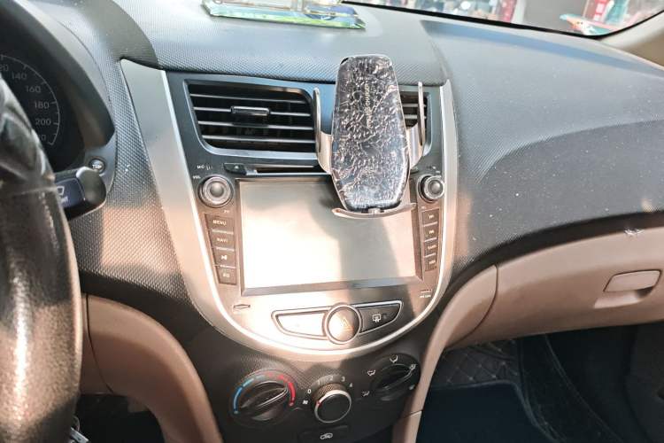 Used Hyundai Verna (older generation) 2016 1.4L Manual Smart GLS Trim