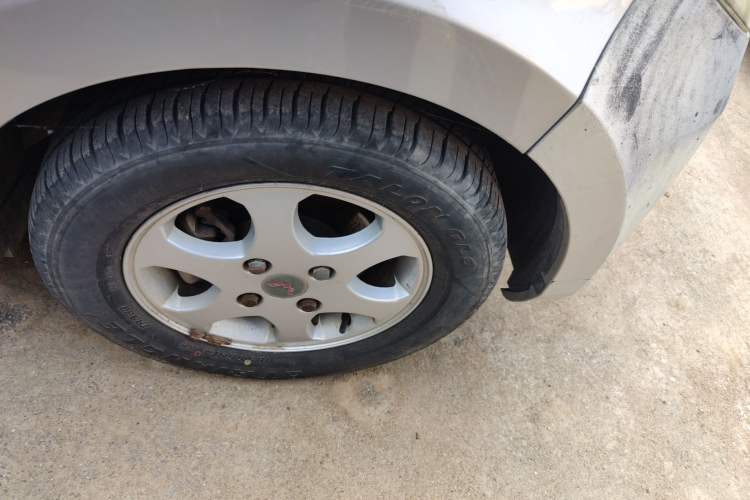 Used Wuling Hongguang 2013 1.5L Standard Version Right Front Wheel Hub