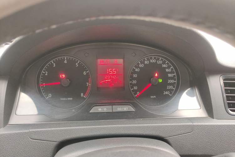 Used Volkswagen Santana 2013 1.6L Automatic Fashion Edition Instrument Cluster