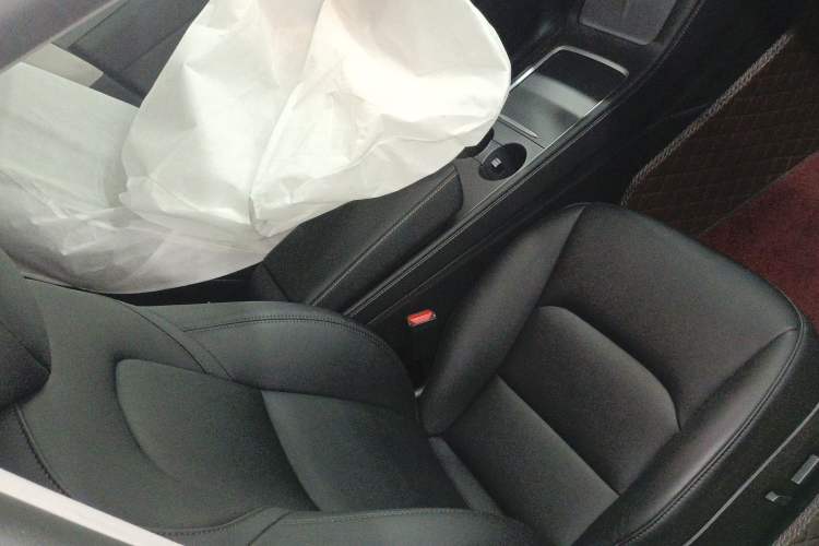 Used Tesla Model Y 2023 Rear-Wheel-Drive Version
