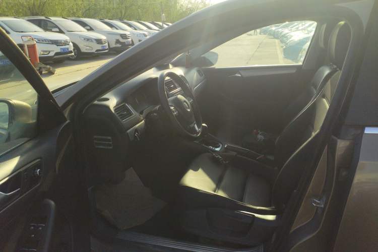 Used Volkswagen Sagitar 2014 1.4TSI Automatic Luxury Model Driver Seat