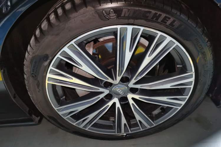 Used Audi A6L 2020 45 TFSI quattro Prestige Dynamic Edition Right Front Wheel Hub