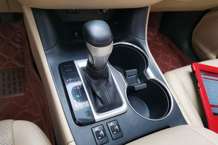 Used Toyota Highlander 2015 2.0T Four-Wheel Drive Luxury Edition 7-Seater Gear Lever