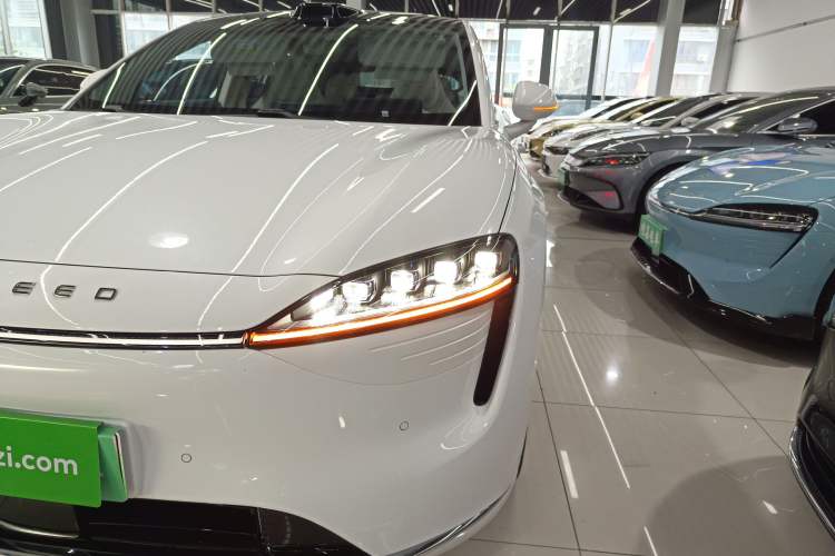 Used Hima Luxeed R7 2024 All-Electric 802 km Max
