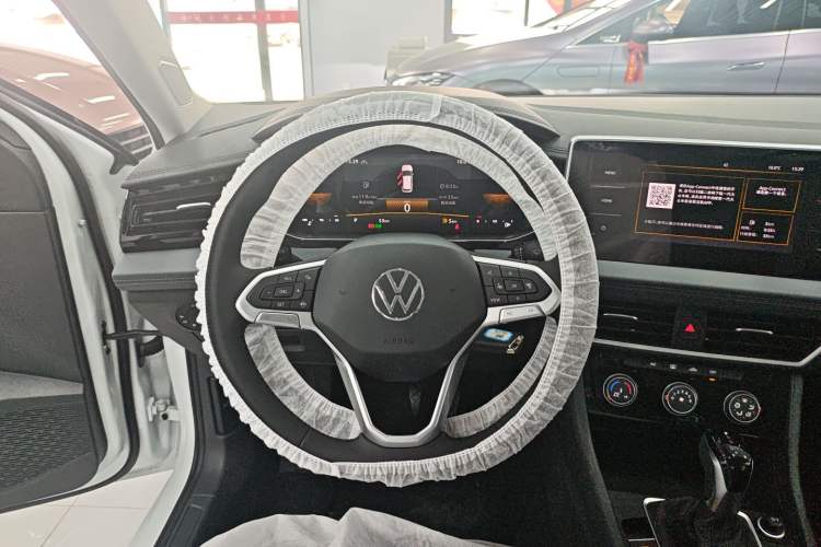 Used Volkswagen Sagitar 2025 Facelift 200TSI DSG Flyover Edition
