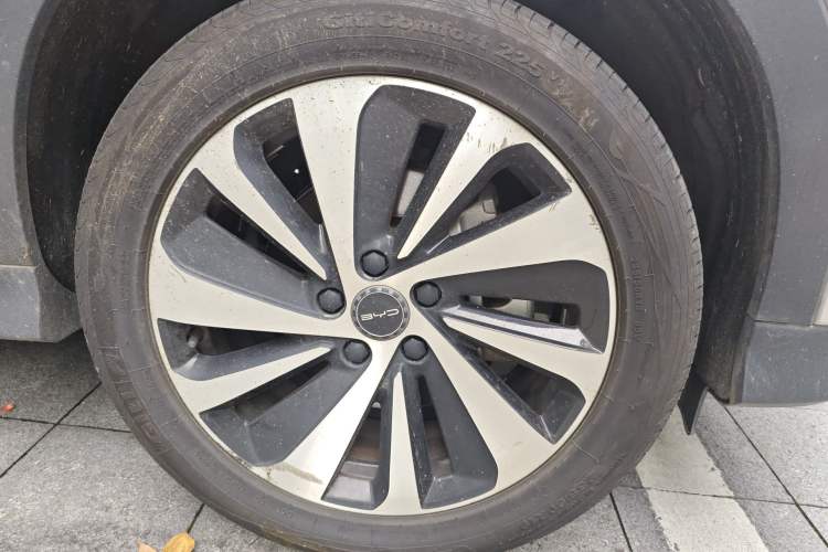 Used BYD Song PLUS New Energy 2023 Champion Edition DM-i 150KM Flagship PLUS Right Front Wheel Hub