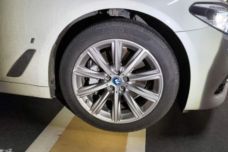 Used BMW 5 Series New Energy 2018 530Le Luxury Package Right Front Wheel Hub