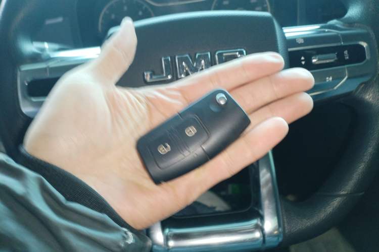 Used JMC Fushun 2022 2.0T Manual Multi-Function Passenger Vehicle Short Wheelbase Mid-Height Roof 6-Seater