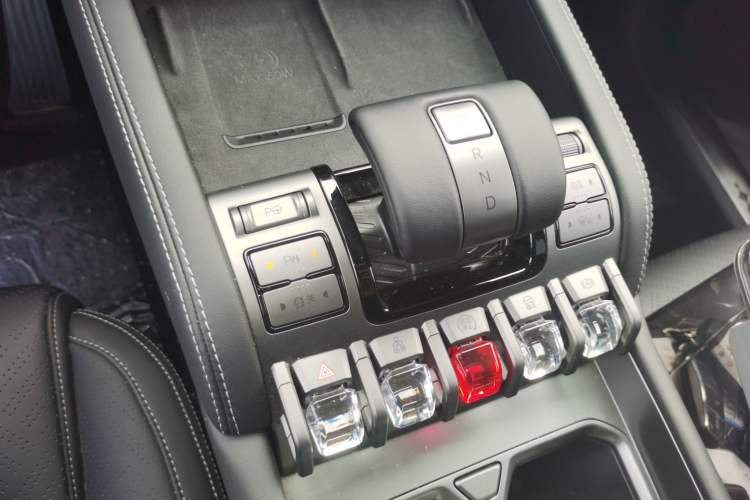 Used Formula Leopard Titanium 3 2025 501KM All-Wheel Drive Intelligent Driving Ultra Version
