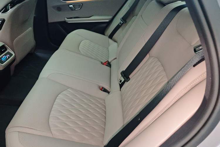 Used BYD Han 2025 DM-i Intelligent Driving Edition 125KM LiDAR Flagship Model
