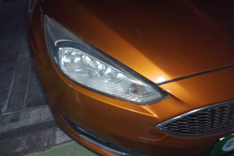 Used Ford Focus 2017 Hatchback EcoBoost 125 Automatic - Ultra-Powerful Style Edition with Smart Drive Features Right Front Headlight