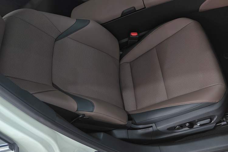 Used Lexus ES 2025 300h Deluxe Edition
