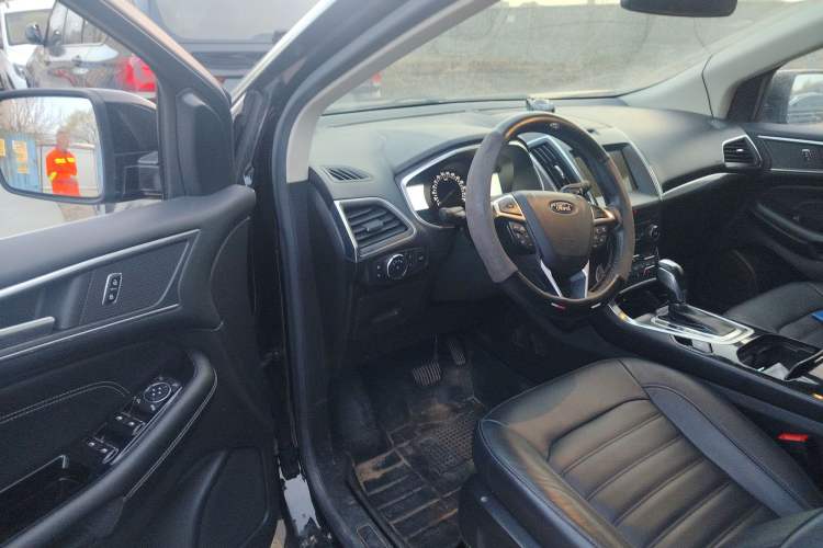 Used Ford Edge 2016 EcoBoost 245 Two-Wheel-Drive Titanium 7-Seater
