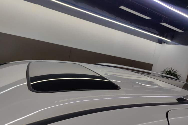 Used Toyota Granvia 2024 2.5L Hybrid Luxury Edition
