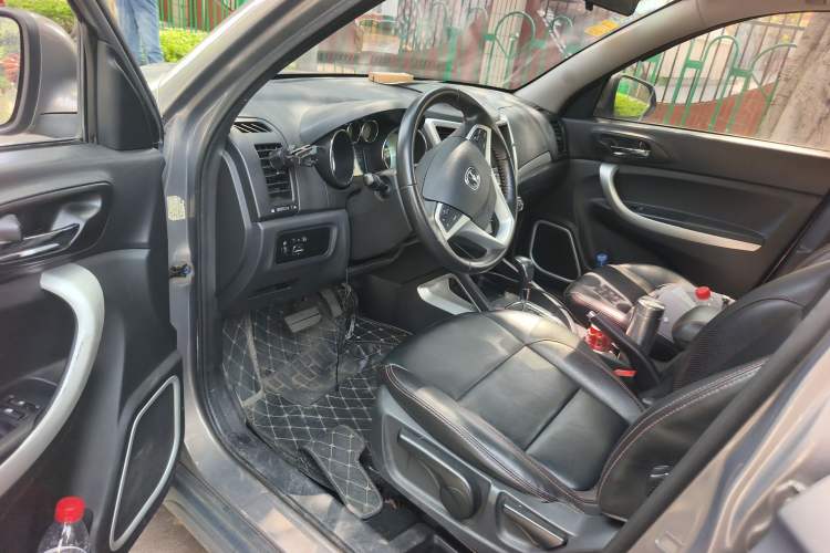 Used CHANGAN CS35 2015 1.6L Automatic Luxury Model China IV Standard
