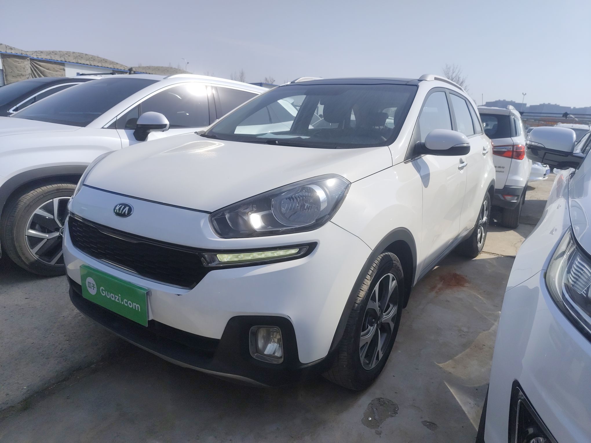 تحت مقدمة السيارة