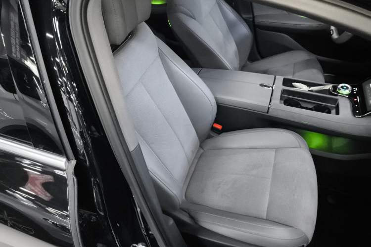 Used VOYAH PASSION 2024 PHEV Four-Wheel Drive Ultra-Long Range Executive Edition