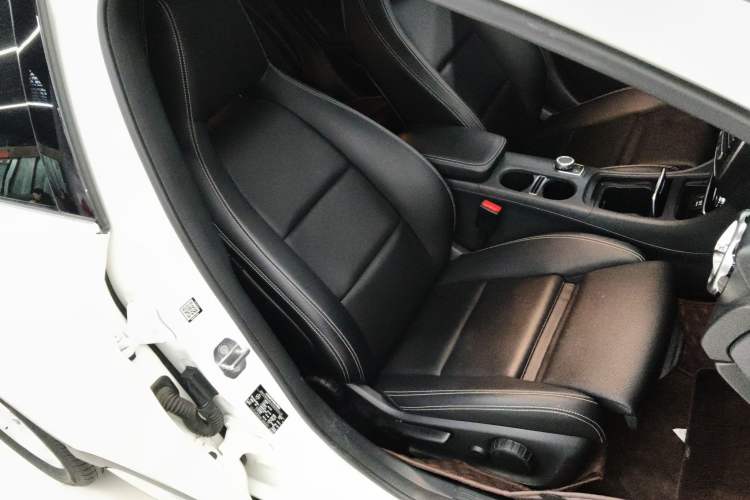 Used Mercedes-Benz GLA 2018 GLA 200 Sport Edition Right Front Seat