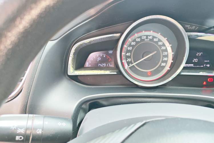 Used Mazda 3 Axela 2014 Sedan 1.5L Automatic Comfort Model