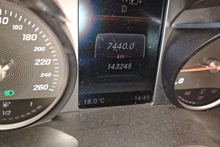 Used Mercedes-Benz C-Class 2015 C 200 L Odometer Close Up