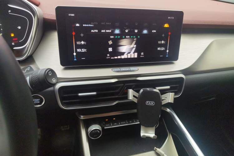 Used Geely Auto Coolray 2019 Sport Model 260T DCT Battle China V Standard Audio And AC Panel