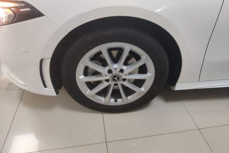 Used Mercedes-Benz A-Class 2022 Restyled A 200 L Sport Sedan Fashion Version Left Front Wheel Hub