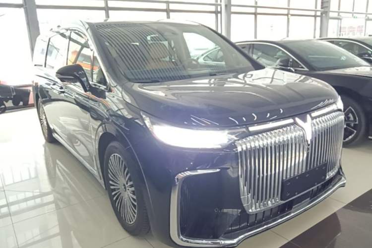 Used VOYAH Dream 2025 PHEV Four-Wheel-Drive Flagship Kunpeng Edition Front Right 45 Deg