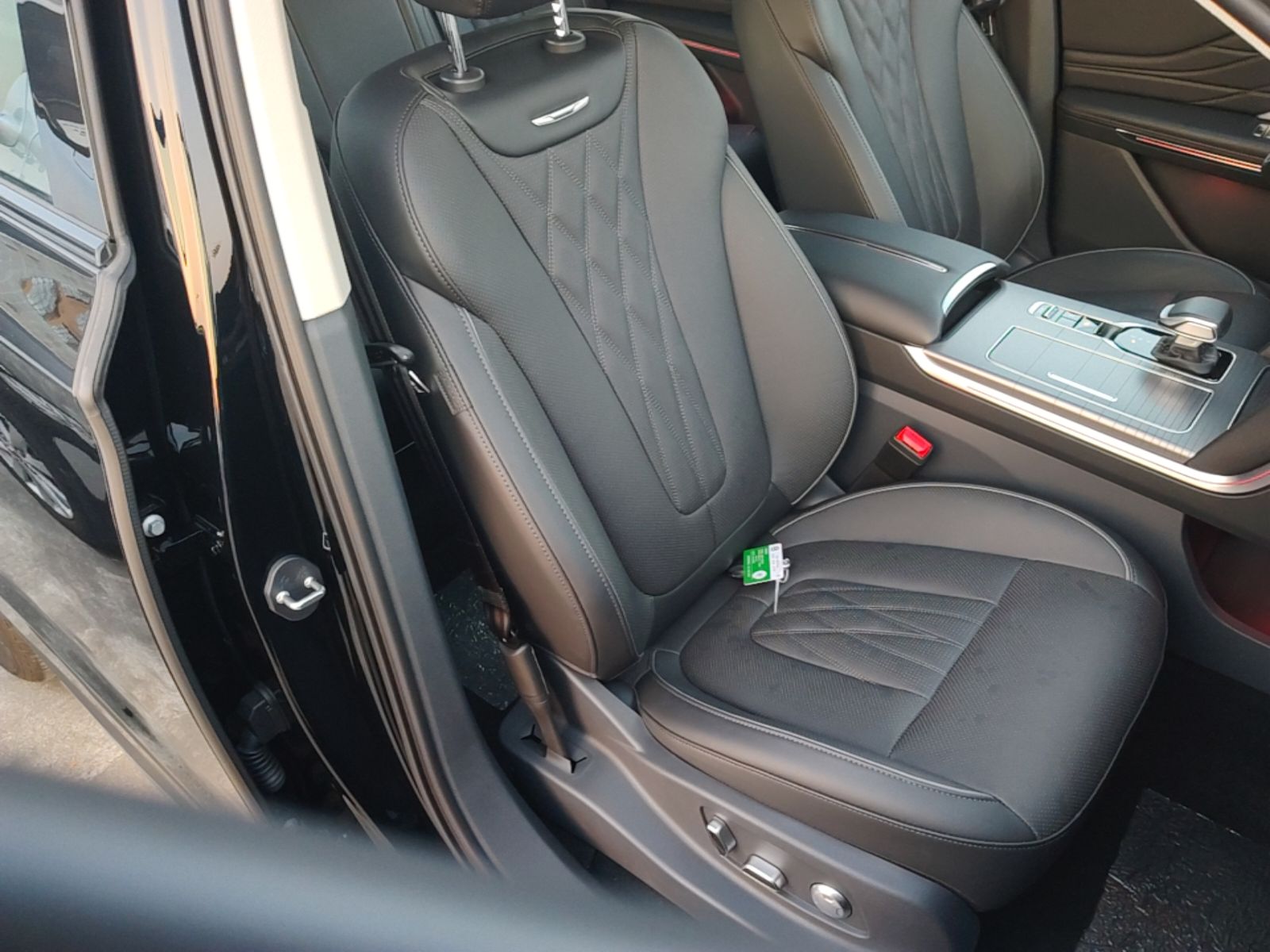 Hongqi HS7 PHEV 2024 2.0T PHEV Four-Wheel Drive Flagship Edition 7 Seats — снимка 19