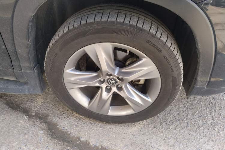 Used Toyota Highlander 2018 2.0T Two-Wheel Drive Luxury Edition 7 Seats China VI Standard
