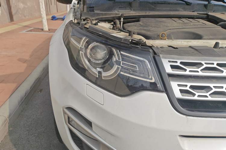 Used Land Rover Discovery Sport 2018 240 PS HSE LUXURY Edition Right Front Headlight