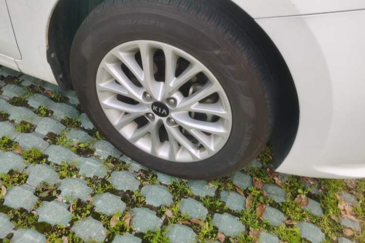 Used Kia K2 2017 Sedan 1.4L Automatic GLS Right Front Wheel Hub