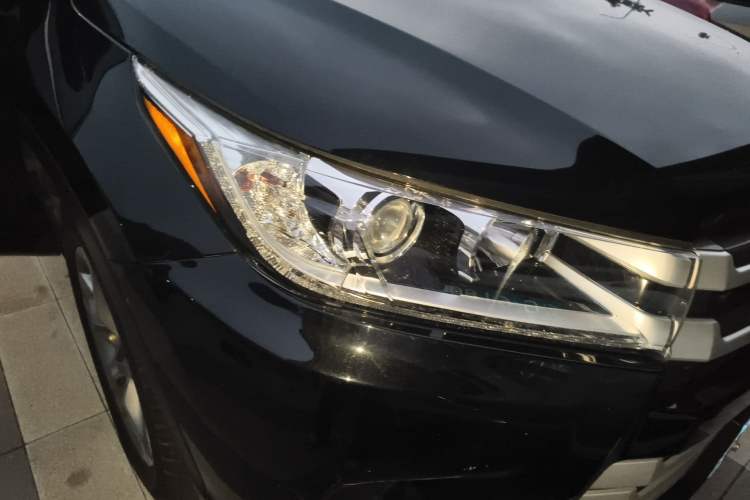 Used Toyota Highlander 2018 2.0T Four-Wheel Drive Luxury Version 7 Seats China VI Standard Right Front Headlight