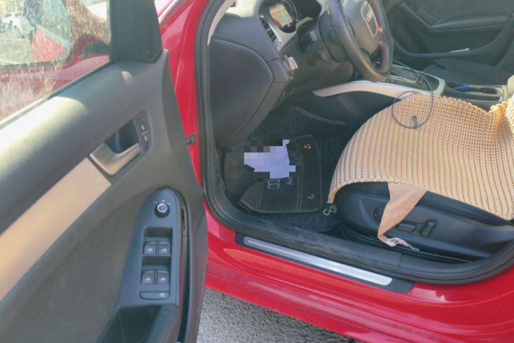 Used Audi A4L 2012 2.0 TFSI automatic standard version
