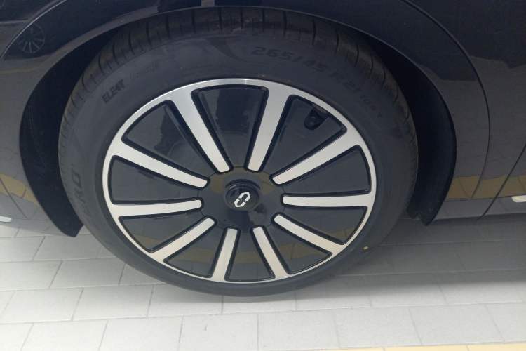 Used Hima AITO M9 2024 Range-Extended Ultra Version 42 kWh 6-Seater Model Left Front Wheel Hub