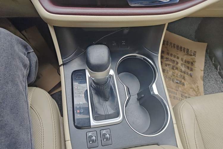 Used Toyota Highlander 2015 2.0T Four-Wheel Drive Luxury Edition 7-Seater Gear Lever