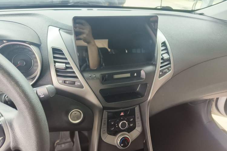 Used Hyundai Elantra (5th Generation / Langdong) 2015 1.6L Automatic Leading Model Audio And AC Panel